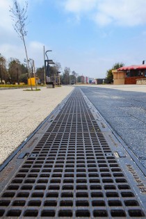 This channel system ensures a lasting and reliant storm water treatment for the beach promenade of Mamaia.	