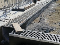 FASERFIX SUPER channels with ductile iron gratings, class D 400 being installed at the Shetland Gas Plant